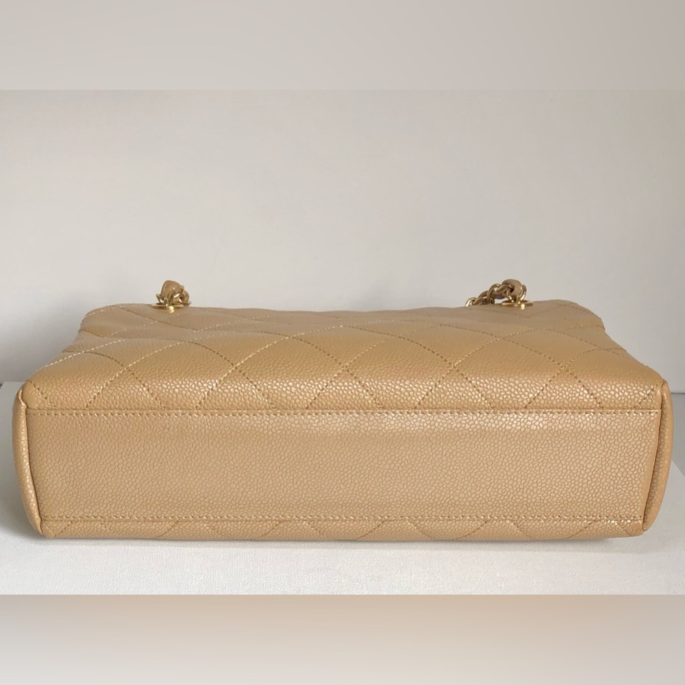 Vintage CHANEL CC Quilted Matelasse Chain Leather Turn Lock Tote Authentic COA - Picture 13 of 16